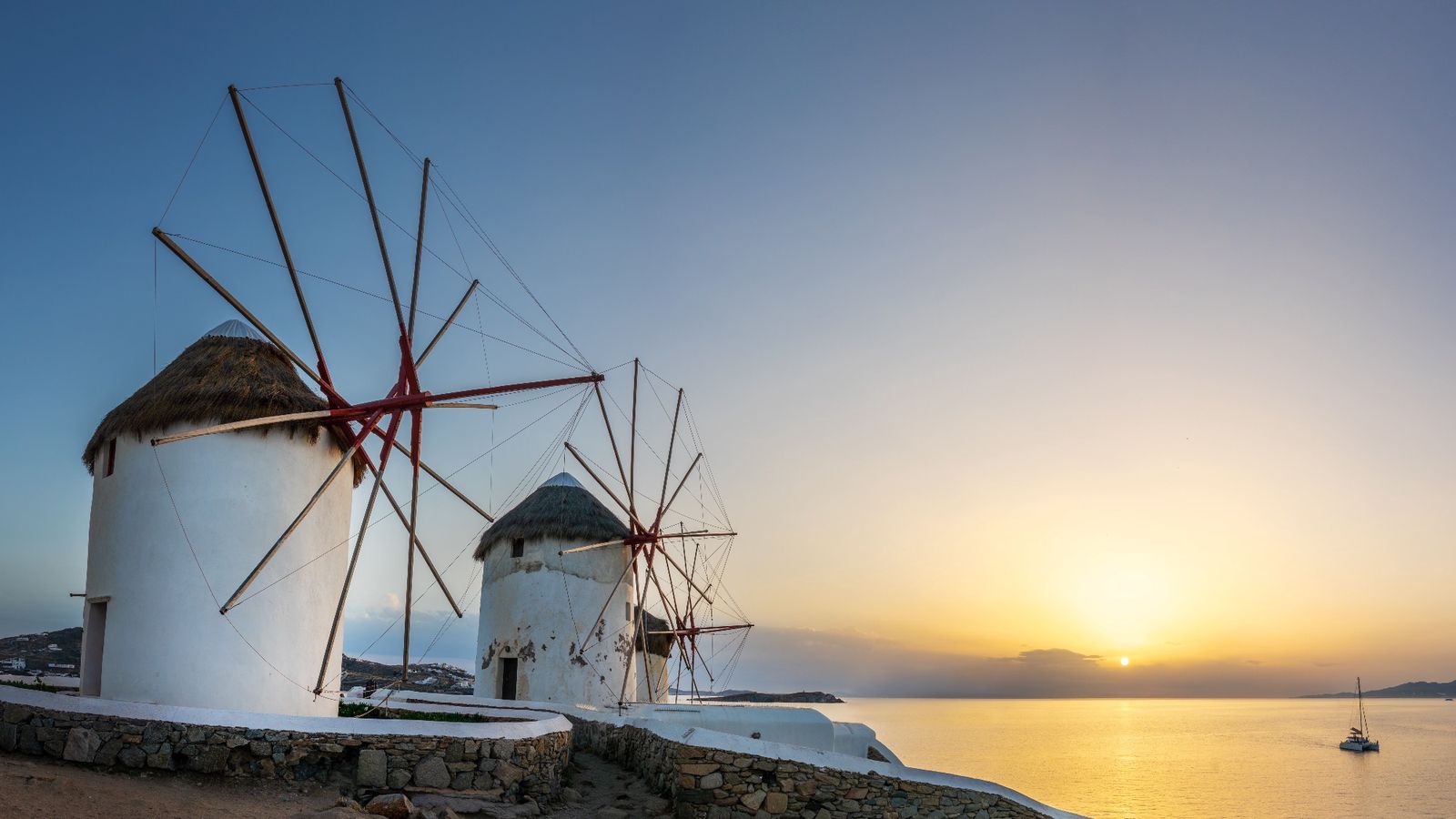 Sailing the Cyclades: Routes, Tips & What to Expect