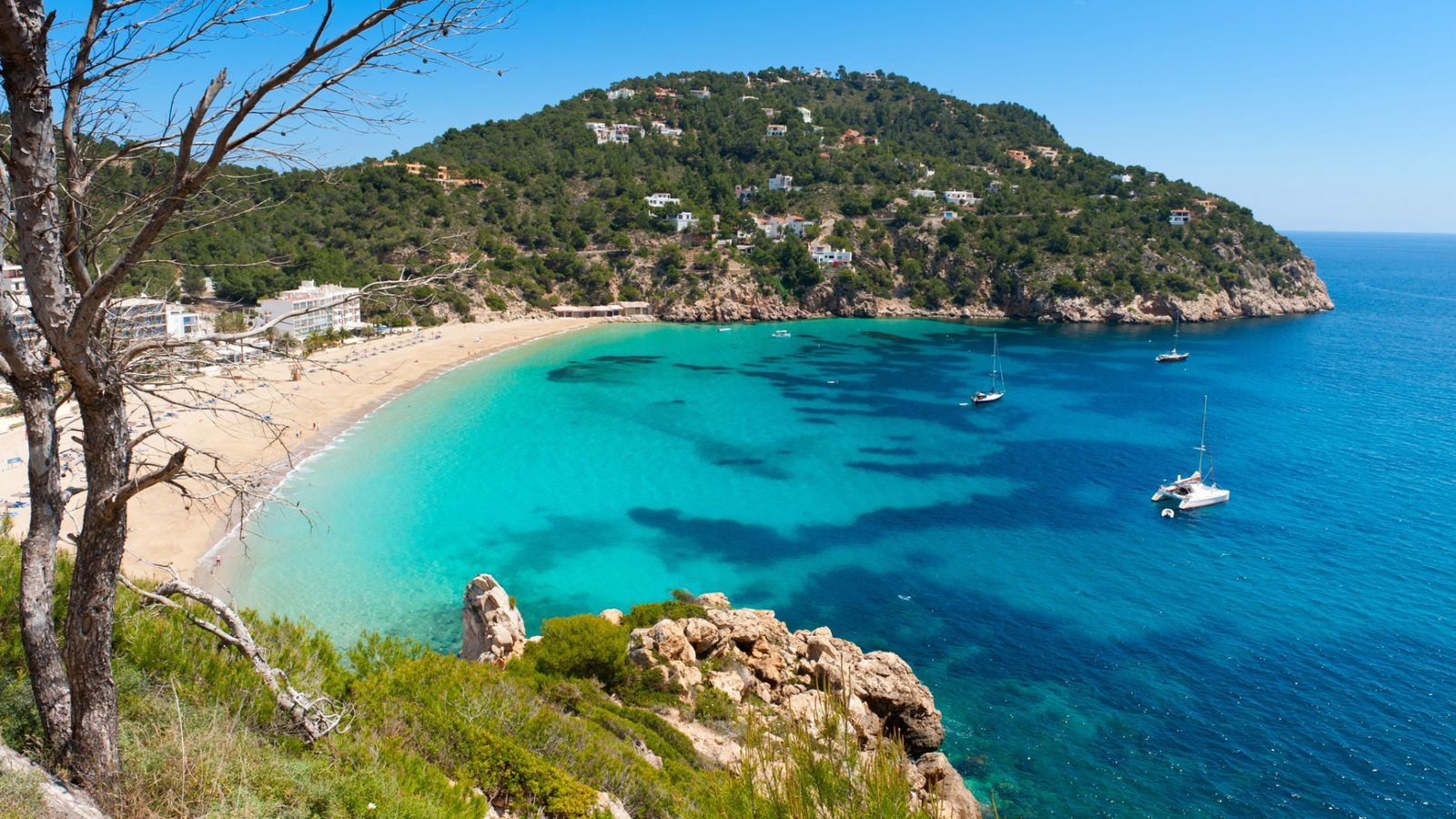 Sailing Ibiza and Formentera: Routes, Anchorages, and What to Expect
